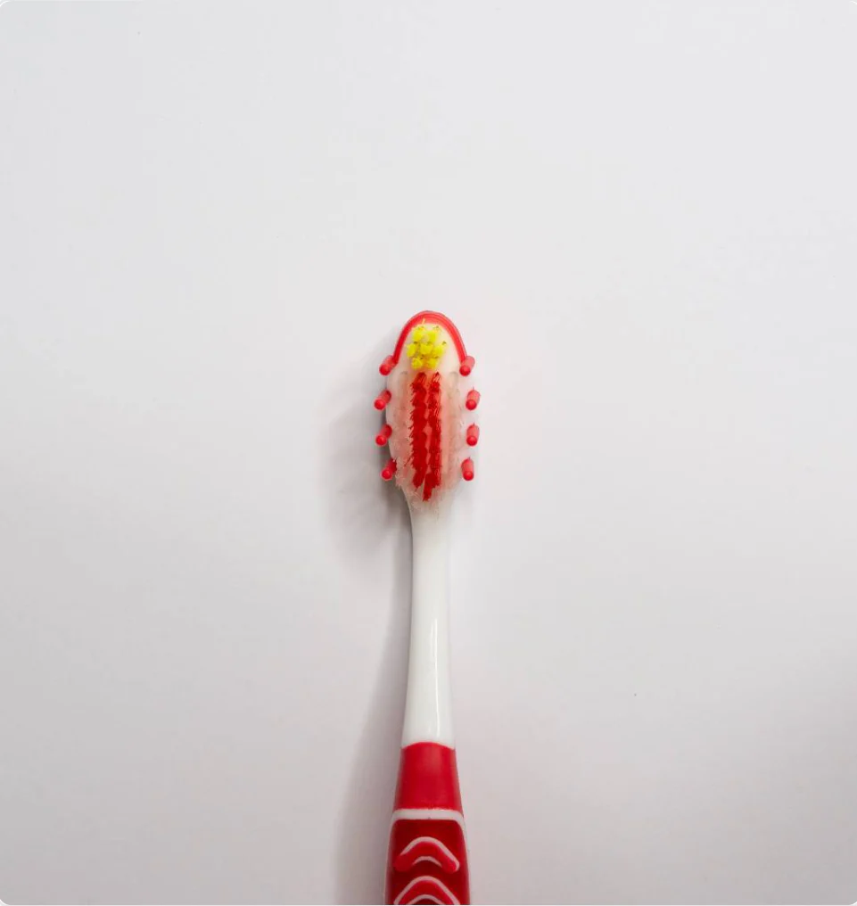 BROSSE À DENTS EXTRA CLEAN - SOIES MOYENNES (ROUGE-BLANC) CHOGAN - Image 2