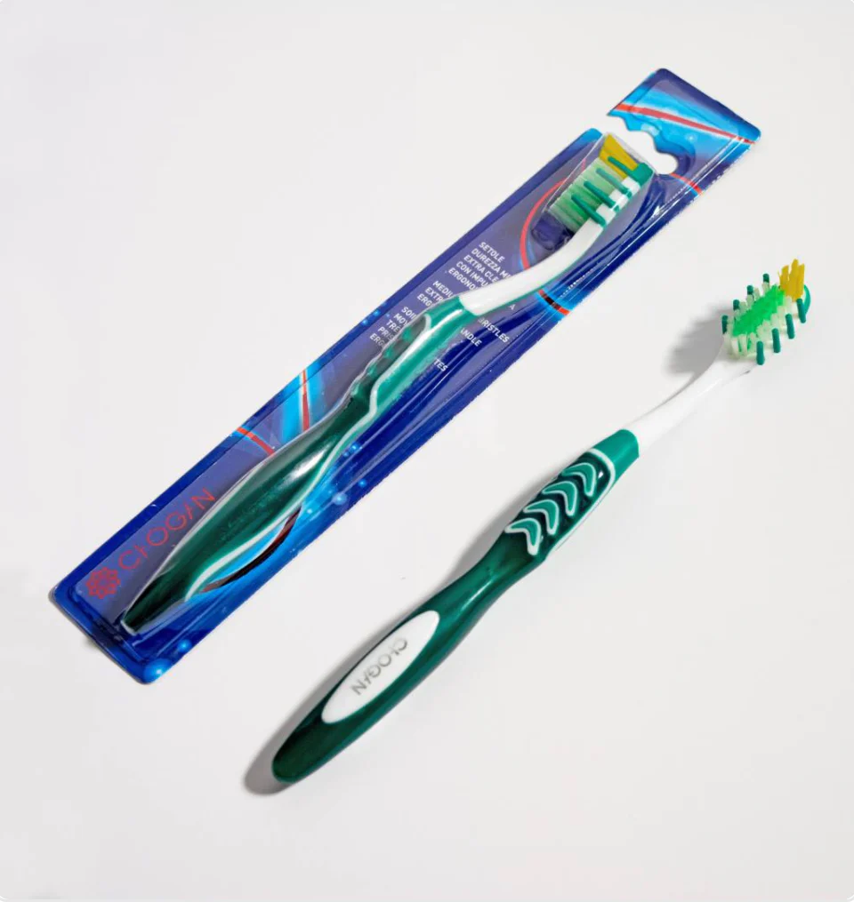BROSSE À DENTS EXTRA CLEAN -SOIES MOYENNES (VERT-BLANC) CHOGAN